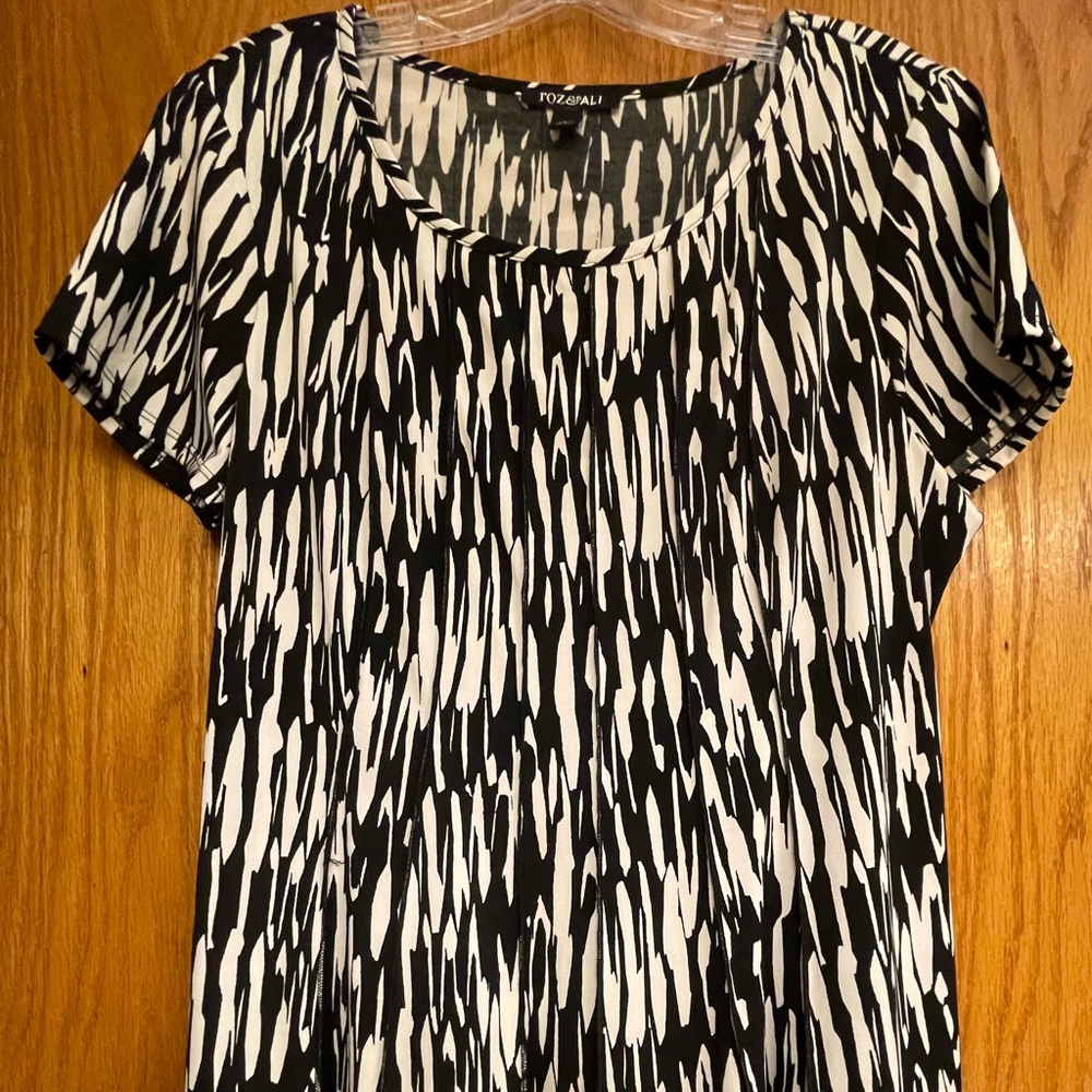 Roz & Ali Women’s shirt sleeve blouse - size L
